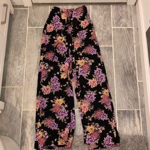 🤩BNWOT- Floral Flowy Pants